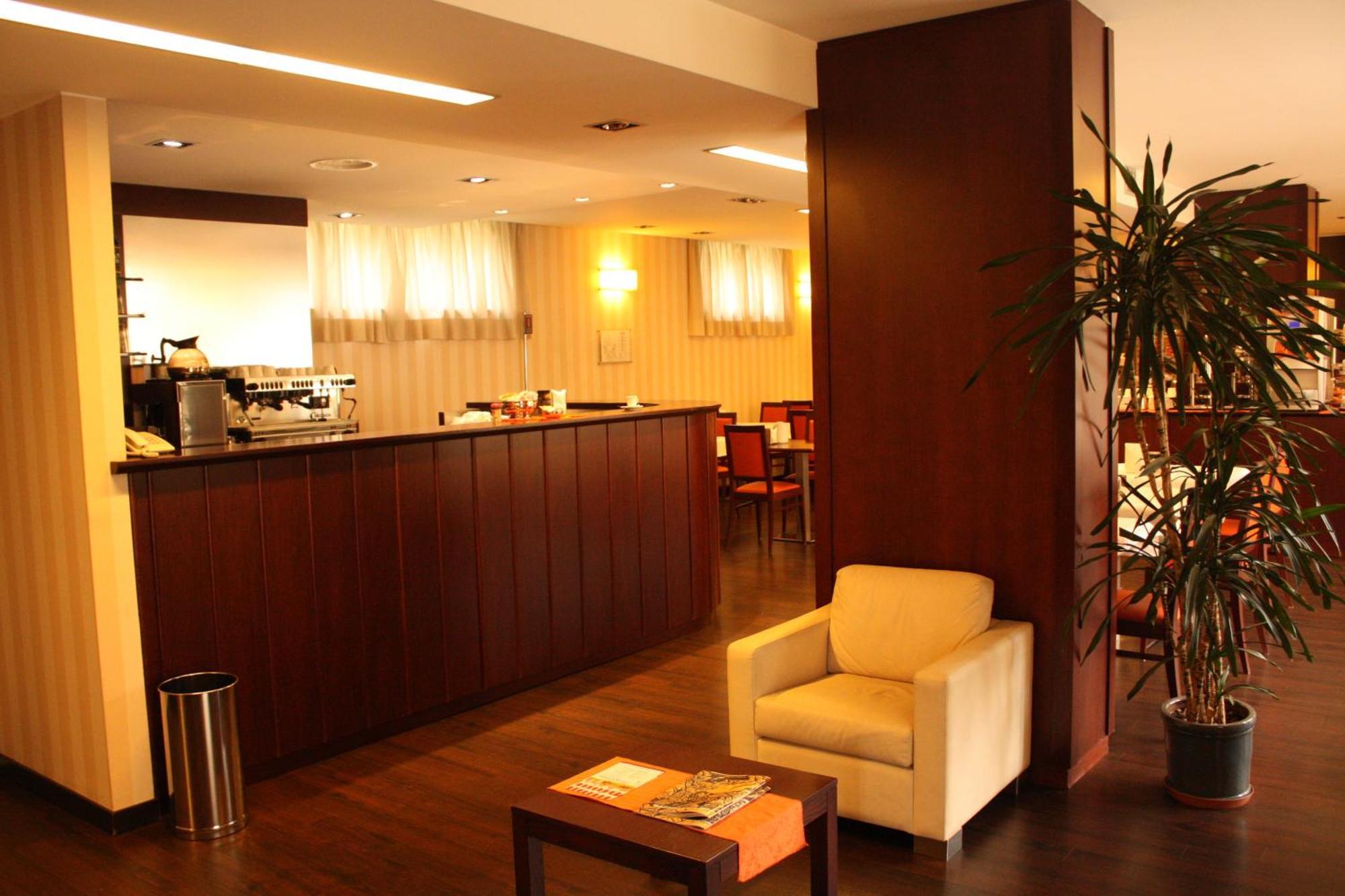 Hotel 2C Legnano Exteriör bild