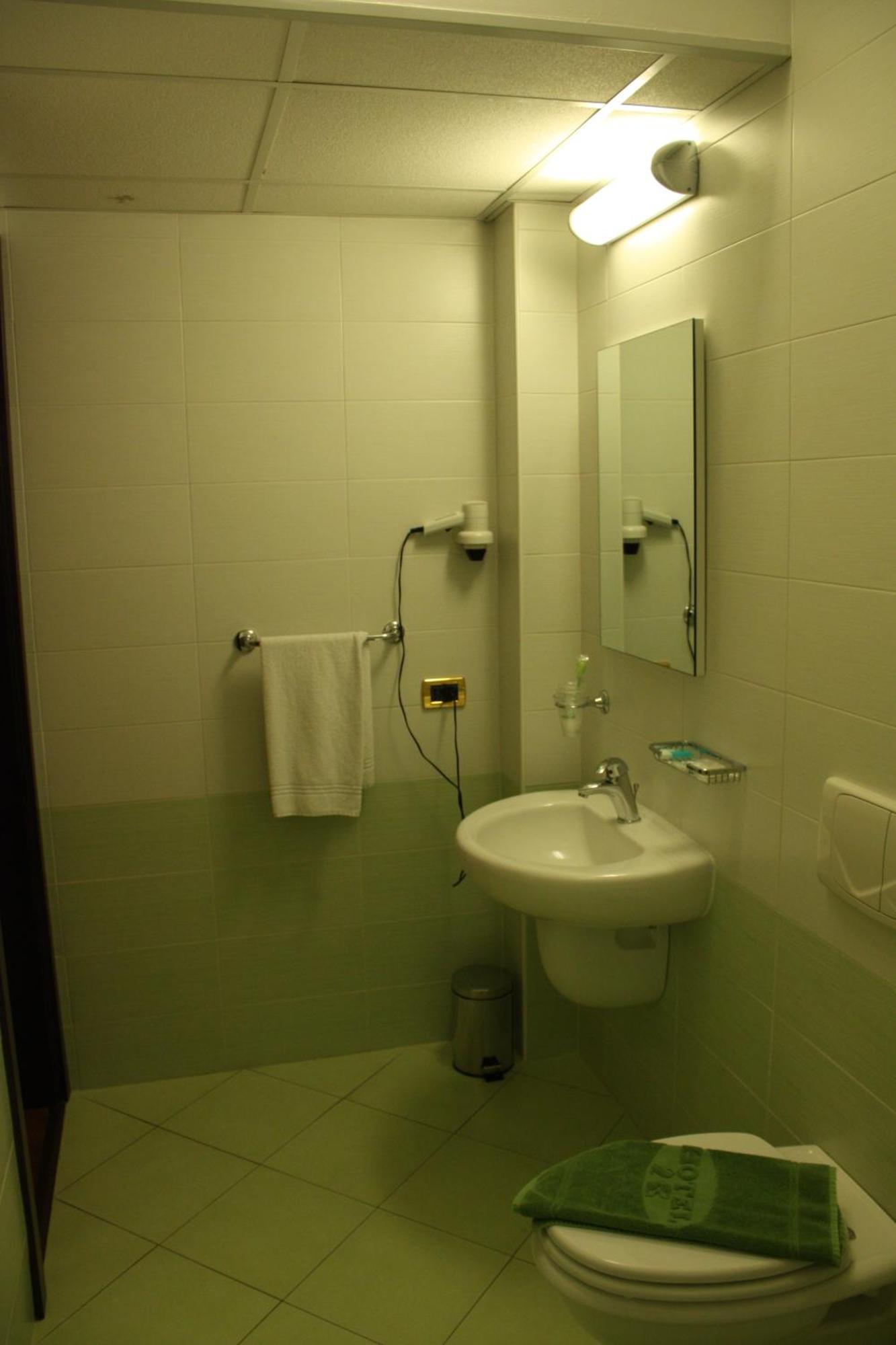 Hotel 2C Legnano Exteriör bild