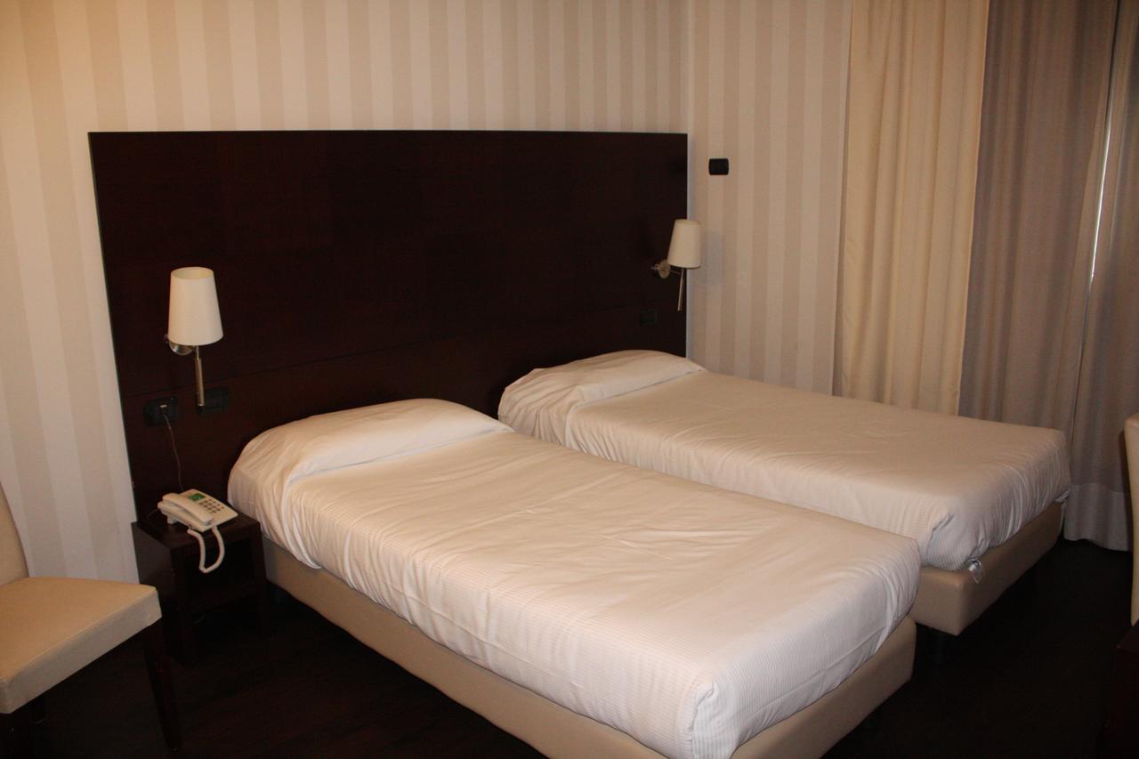 Hotel 2C Legnano Exteriör bild