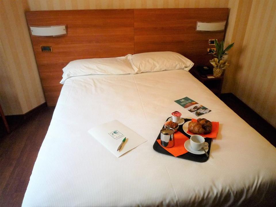 Hotel 2C Legnano Exteriör bild
